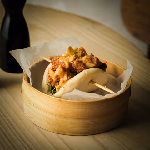 Bao de pollo picante