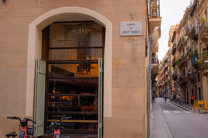 Koku Kitchen Gràcia storefront, Carrer de Milà i Fontanals 29